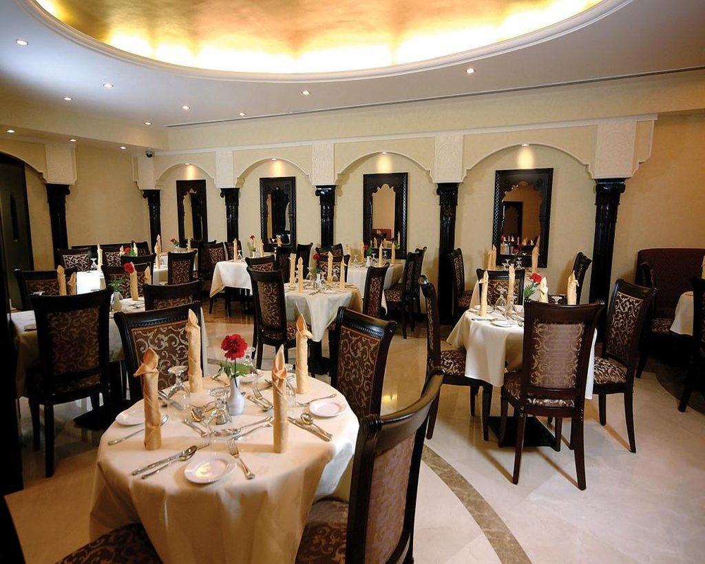Landmark Riqqa Hotel Дубай Ресторант снимка